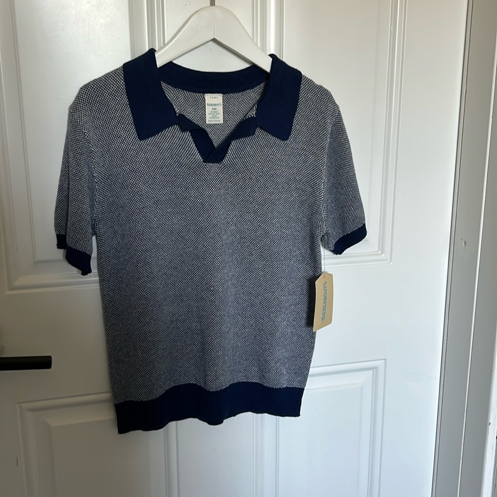 Cute cotton top navy blue. It would be perfect for summer shorts!